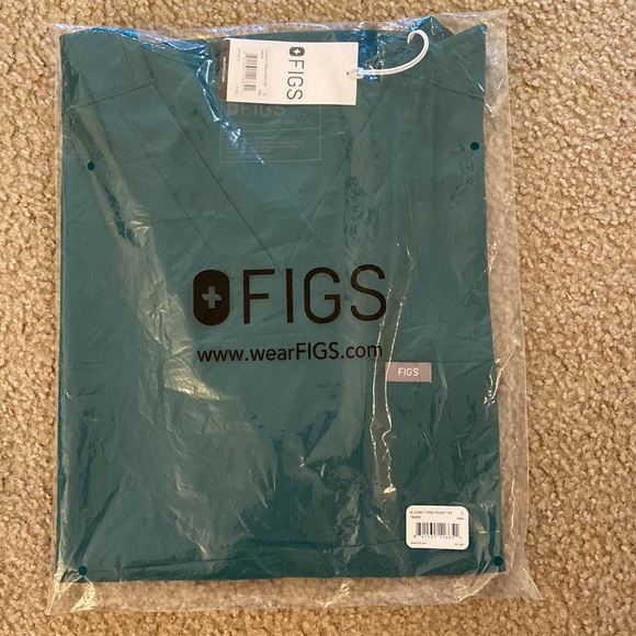 New Figs Chisec Large Three-pocket scrub tops in Aqua, burgundy, & hunter green - Picture 6 of 7
